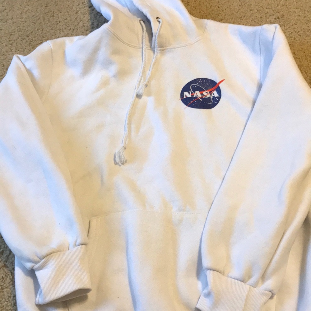 White pullover
